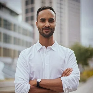 Aron Mahari
